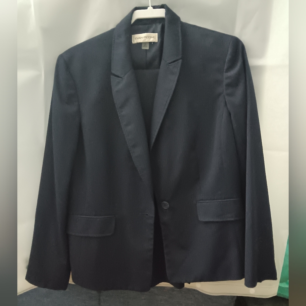 Evan Picone Midnight Blue Blazer and Pants Suit.